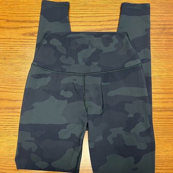 Alo Yoga Highwaist Camo Vapor Legging 
